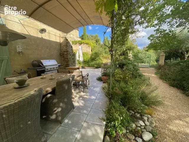 Dans un Domaine fortifiée médiéval, maison en pierres avec 249m2 habitables avec jardin privatif et paysagé - photo 33
