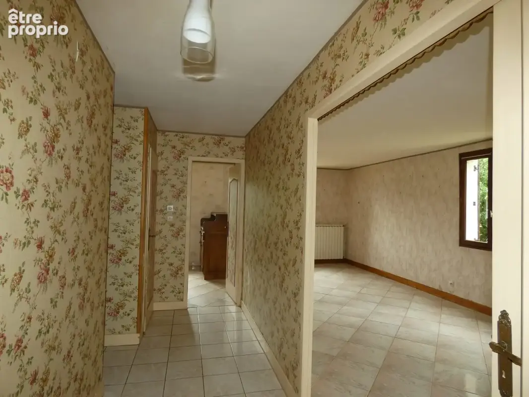 Maison 86 m² à Saint-Yrieix-Les-Bois  - photo 4