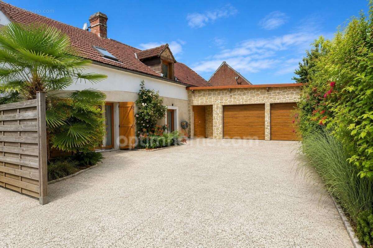 Maison de caractère 138m2 avec dépendance et double garage - photo 2