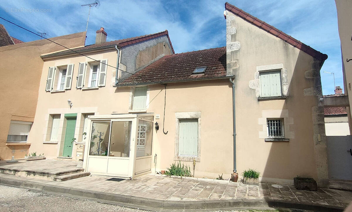 Maison à COULANGES-SUR-YONNE