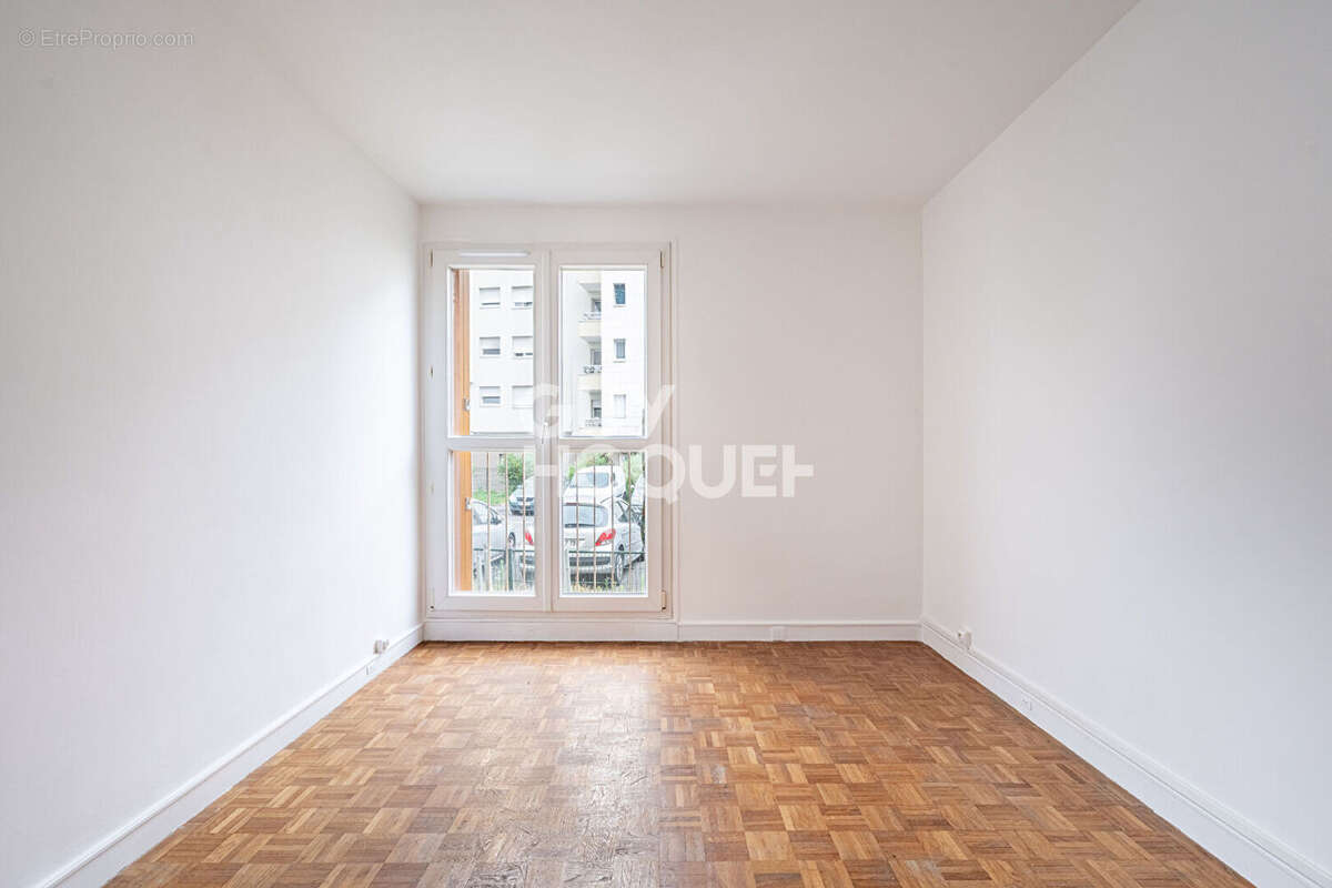 Appartement à VILLENEUVE-LA-GARENNE