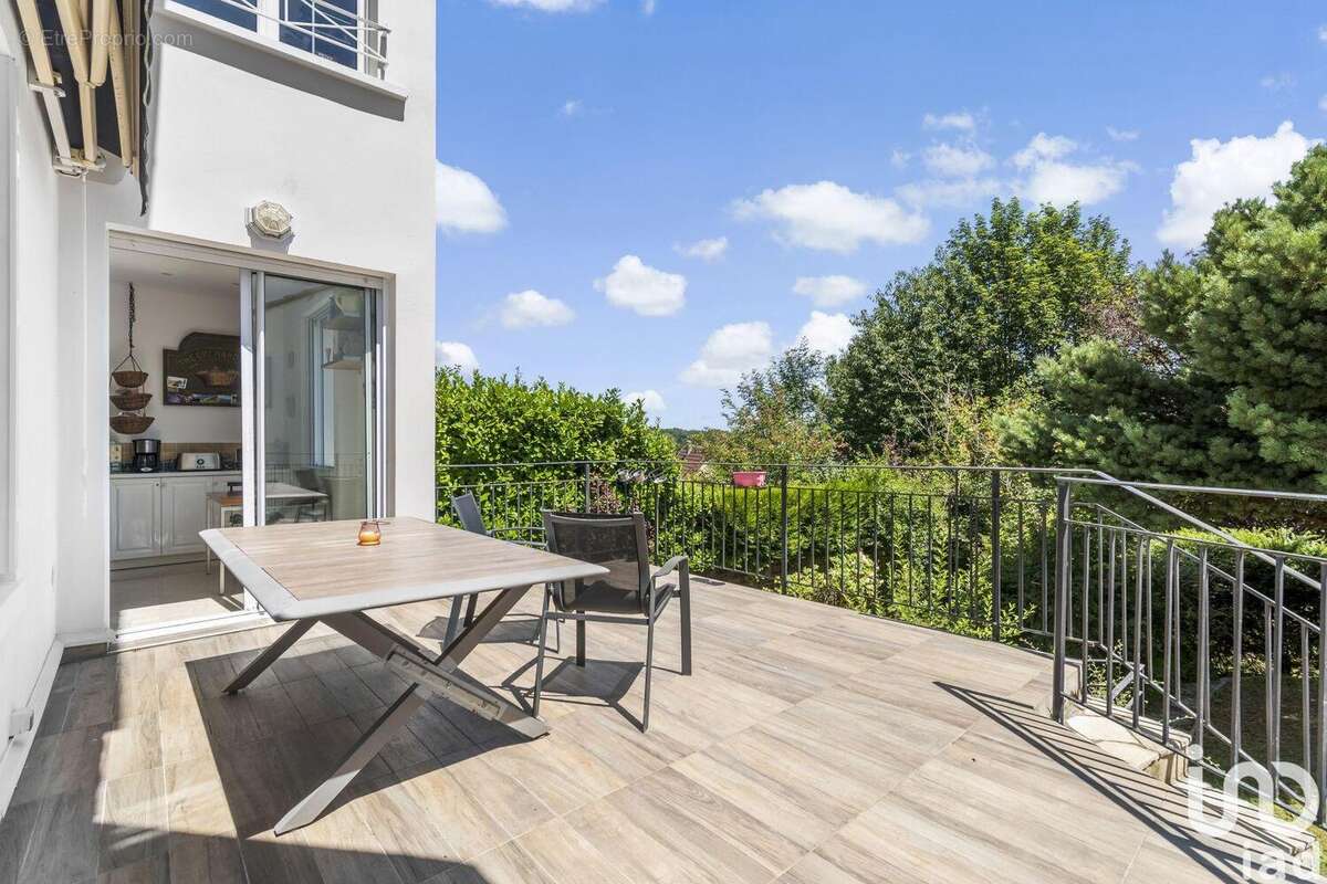 Photo 2 - Maison à MARNES-LA-COQUETTE