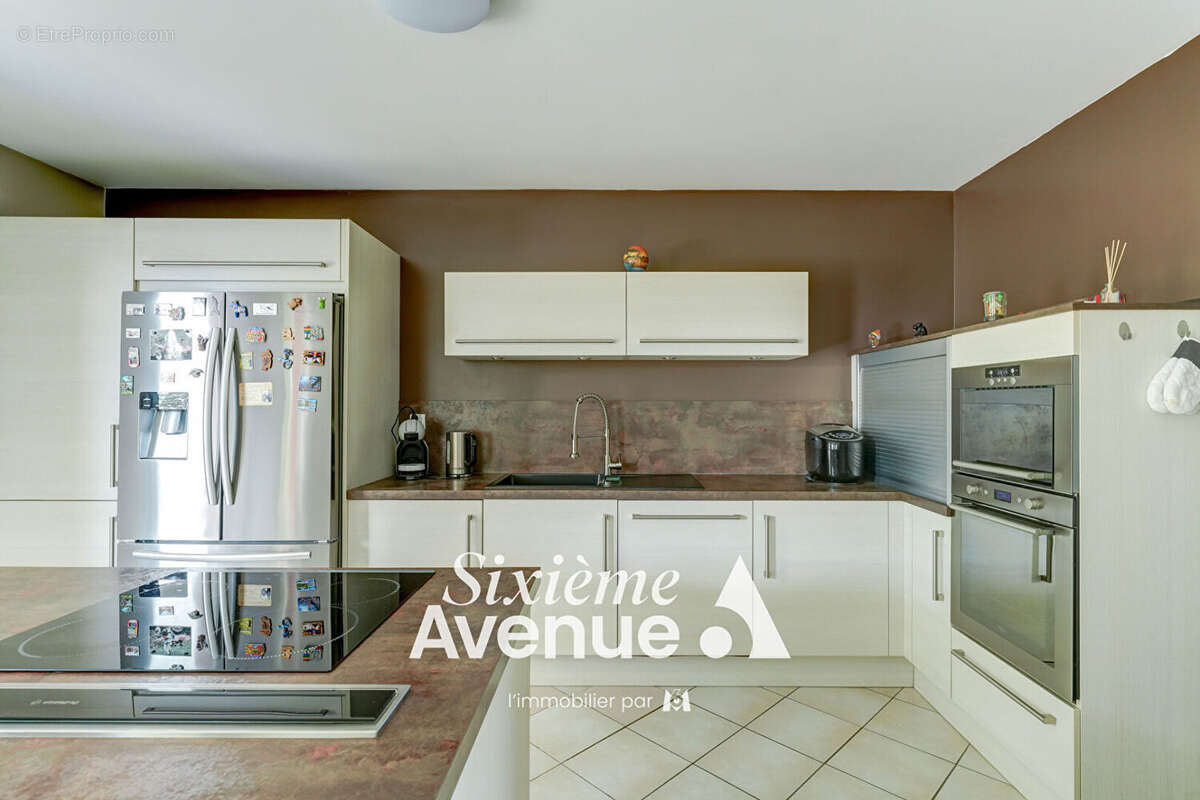 Appartement à DECINES-CHARPIEU