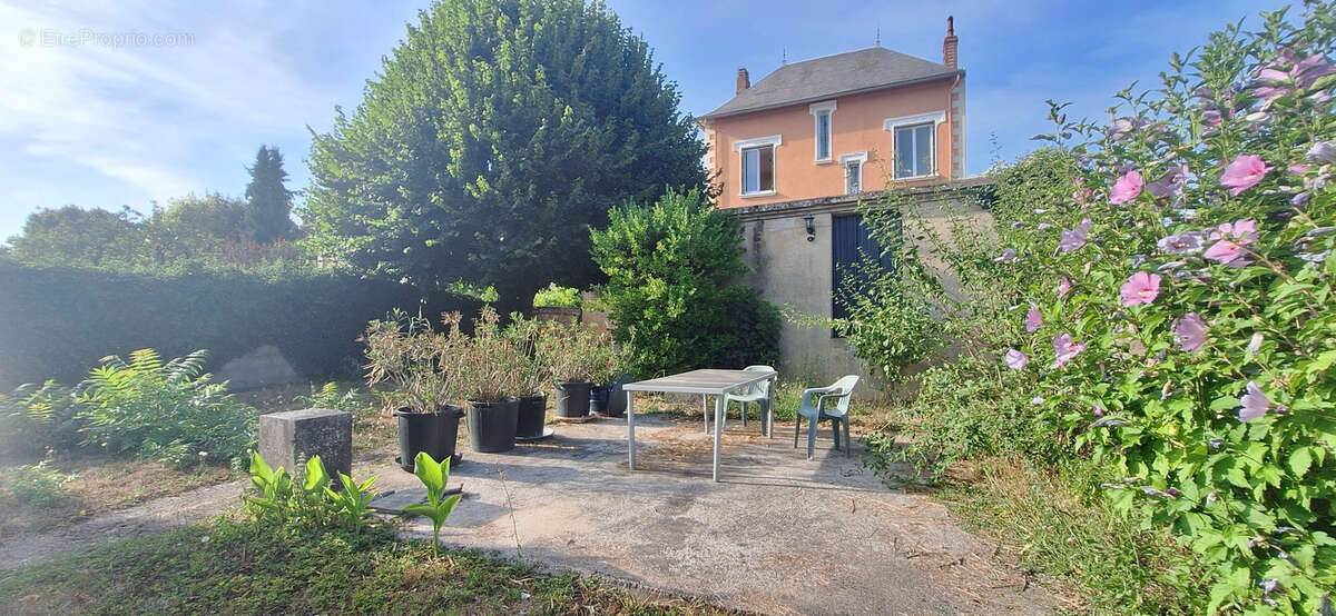 Maison bourgeoise de 190m2,6 chambres,sous-sol,cave,double garage,dependance terrain 806m2. - photo 2