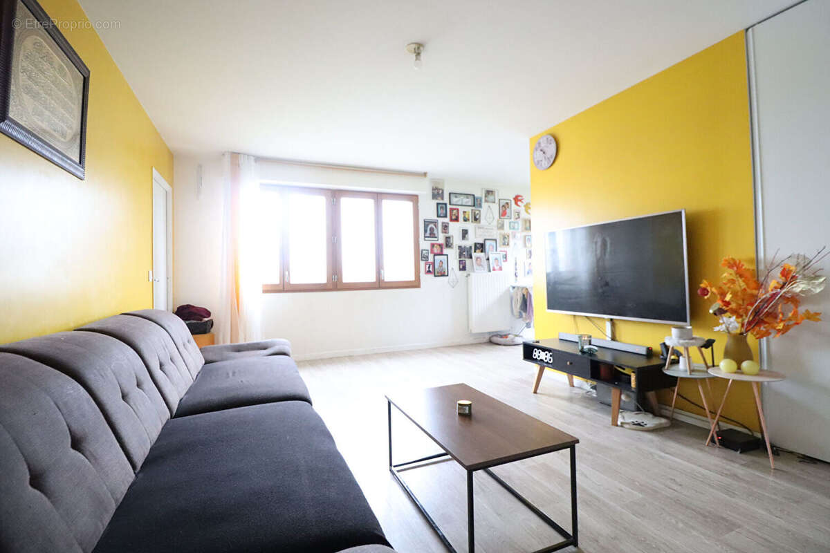 À vendre  4 pièces avec terrasse  dernier étage  saint-denis - photo 3