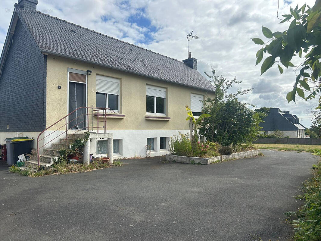Maison 6 pièces 110 m² · à Pommerit-le-Vicomte · 110 m² · 210 000 €