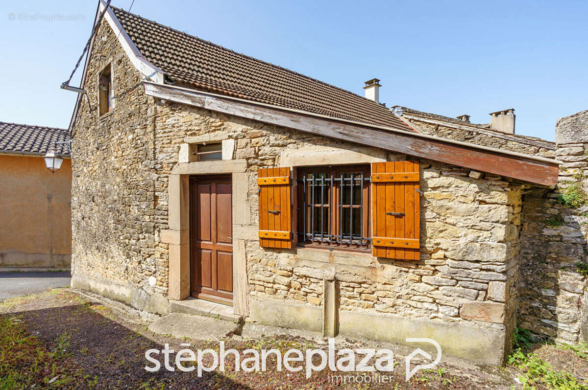 Maison à LA ROCHE-VINEUSE