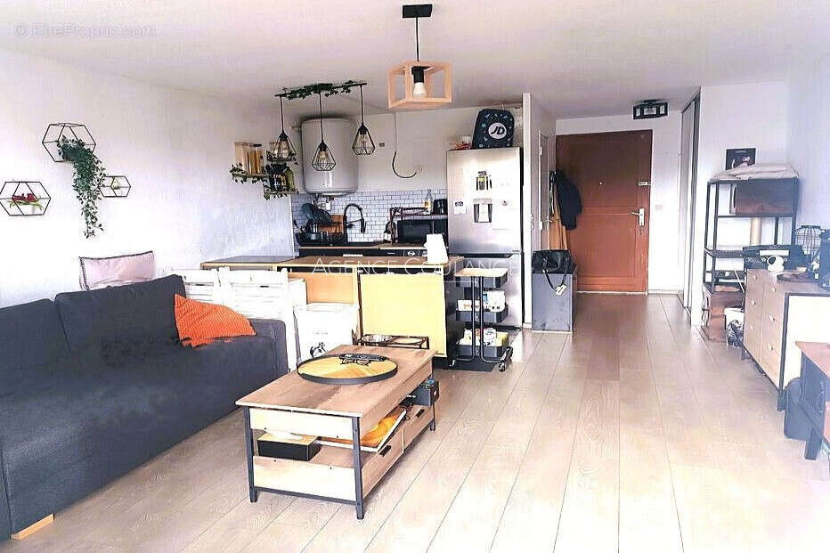 Appartement à SIX-FOURS-LES-PLAGES