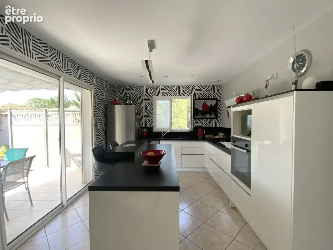Villa avec piscine aux portes d'un village avec commerces, à 3 km d'Uzès. - photo 6