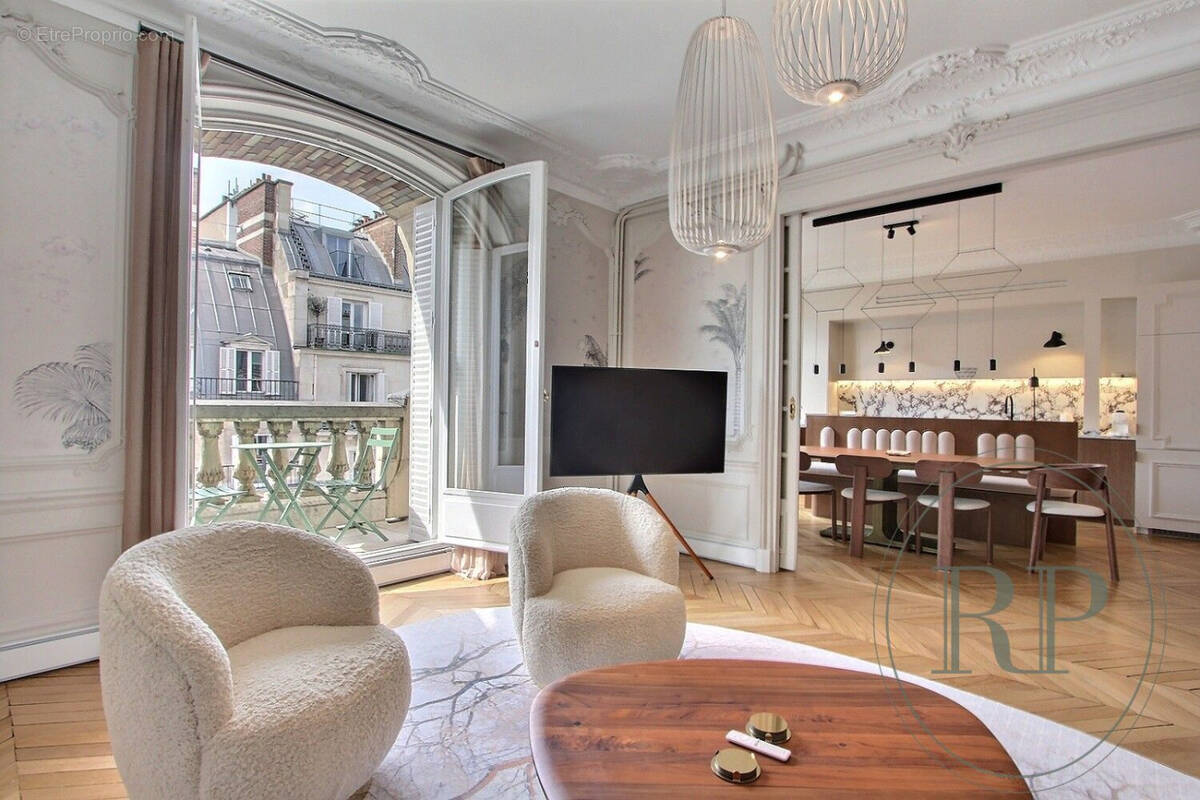 Appartement à PARIS-1E