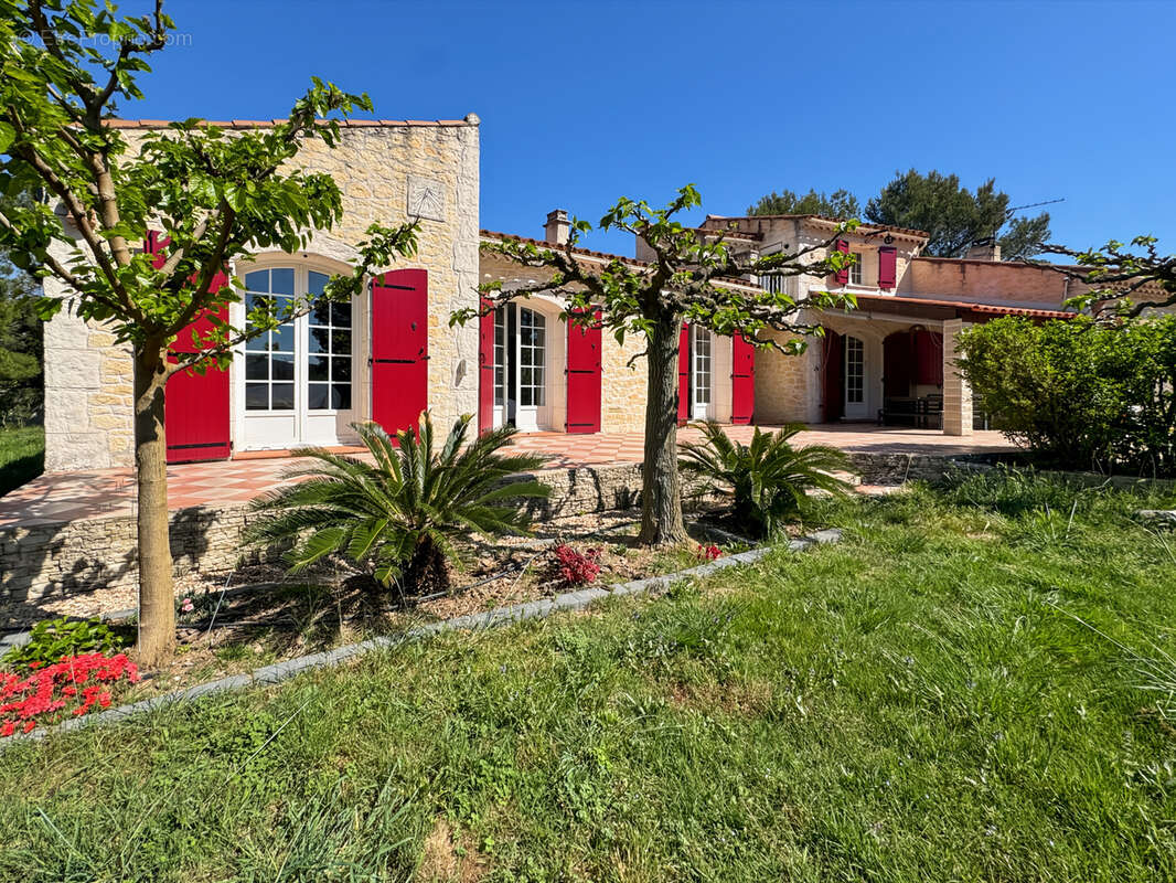 Maison à VENTABREN