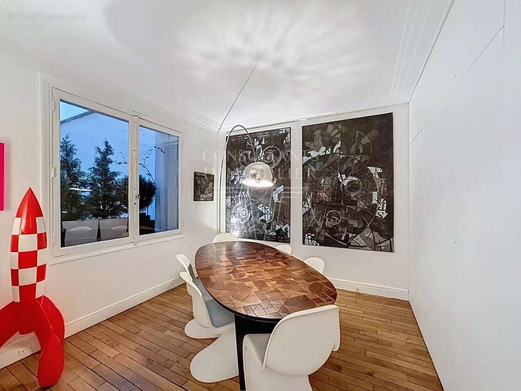 Appartement à PARIS-16E