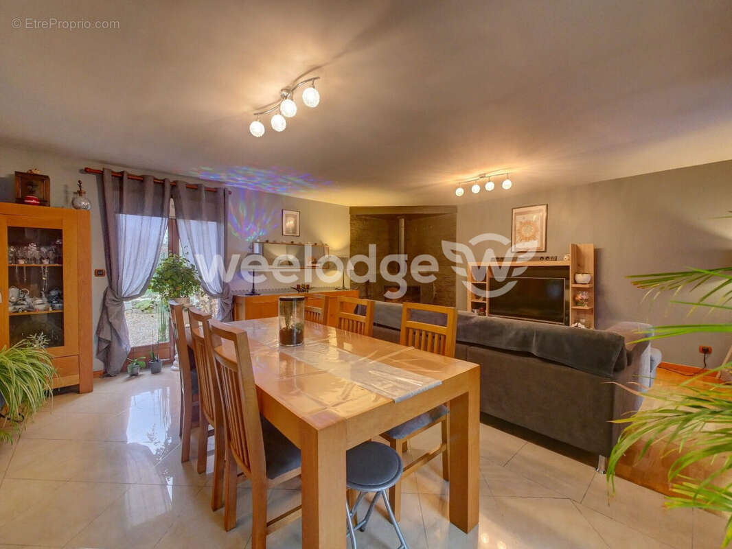 Maison à VER-SUR-LAUNETTE