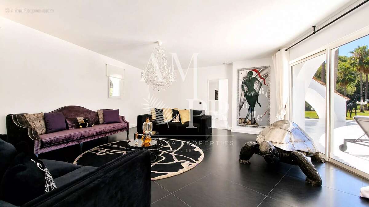 Villa de style – domaine privé fermé – sécurité 24h/24 et 7j/7 – rénovée en 2025 - photo 13