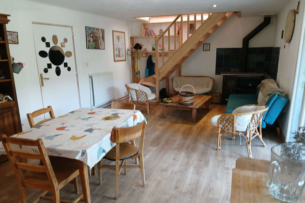 Maison à REYNES