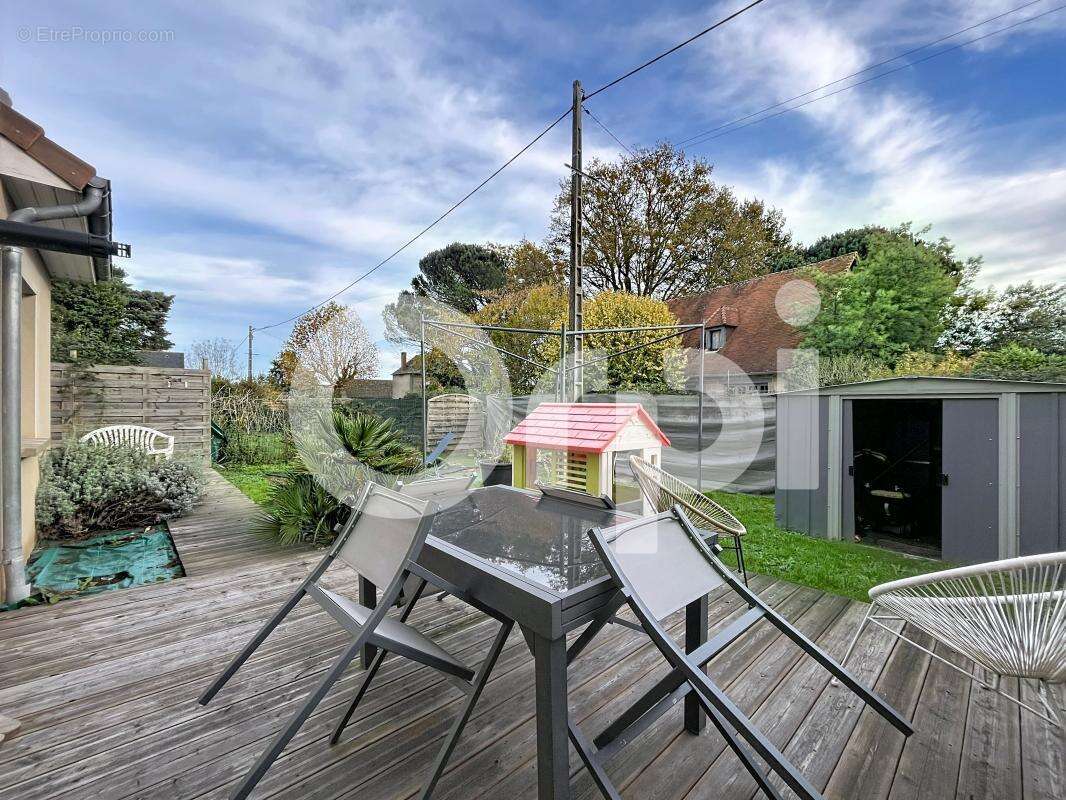 Maison à SAINT-PANTALEON-DE-LARCHE