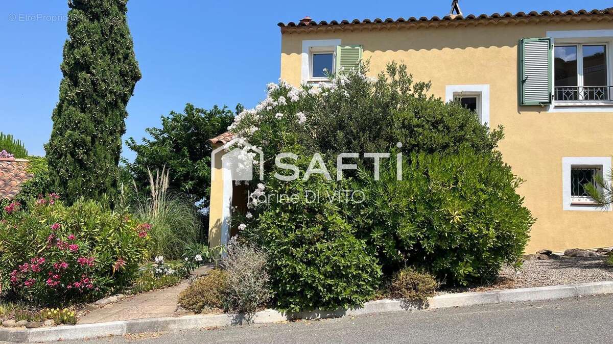 Photo 2 - Maison à ROQUEBRUNE-SUR-ARGENS