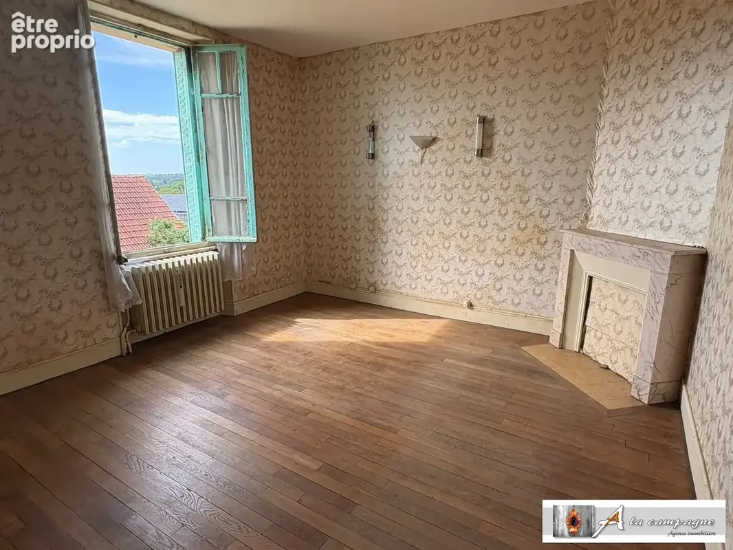 Maison 171 m² à Saint-Julien-La-Genete  - photo 2