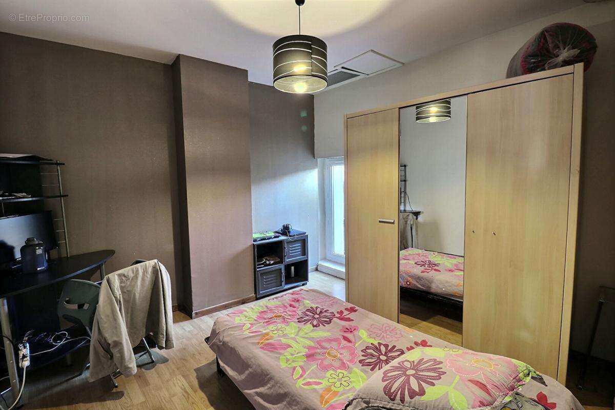 Appartement à BAGNOLS-SUR-CEZE