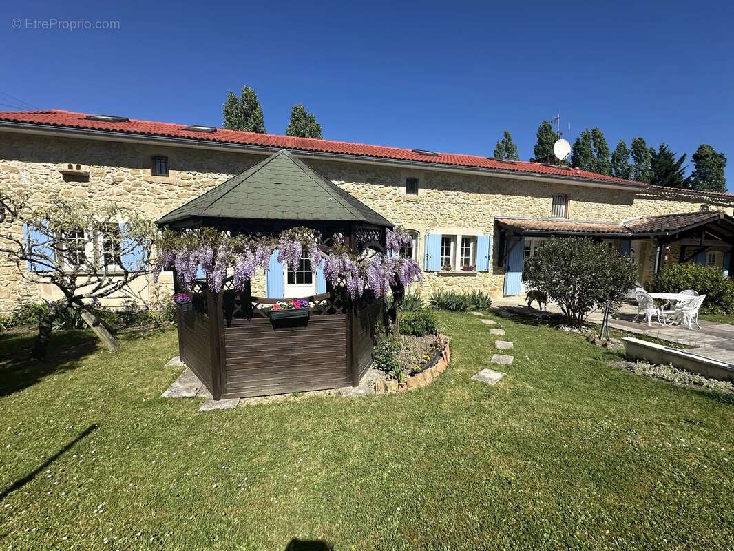 Ensemble de charme avec deux maison en pierre, dépendances, piscine, près de Duras et Monségur - photo 13