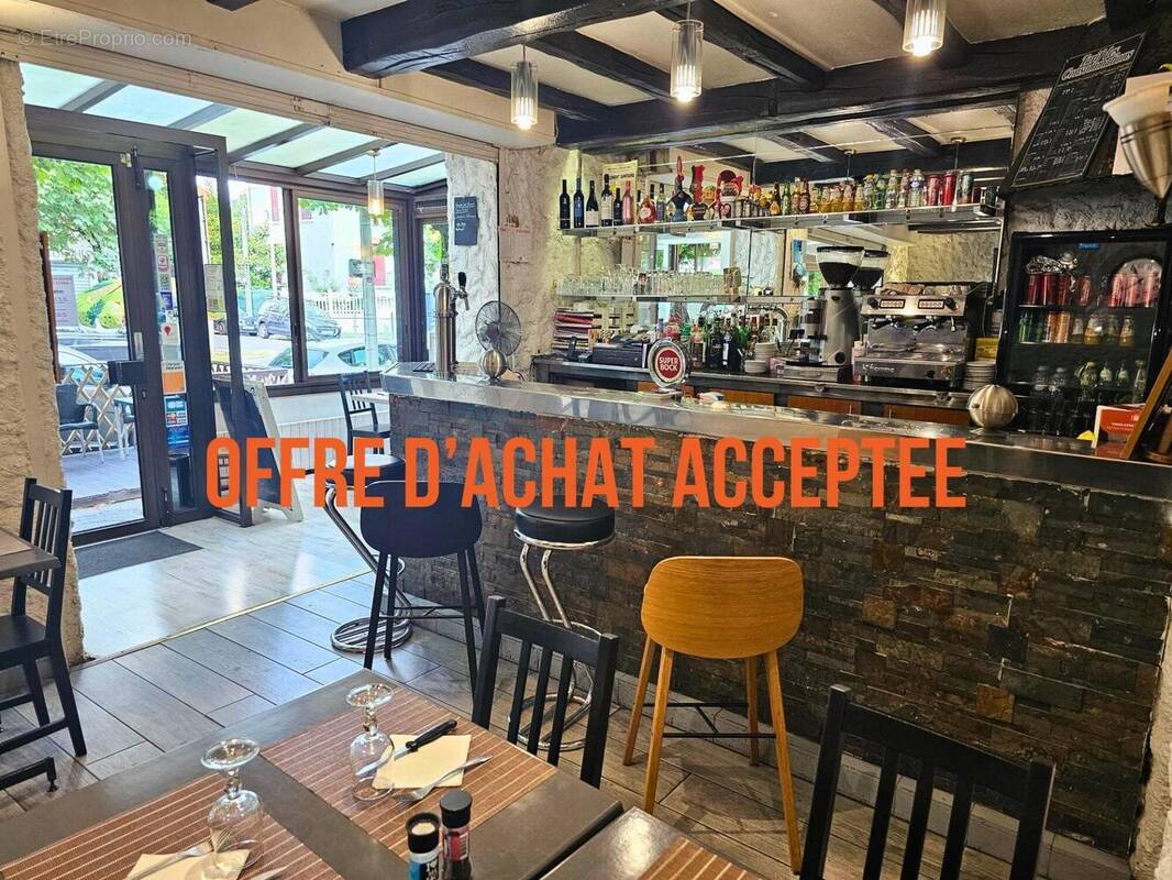 Photo 1 - Commerce à VILLEMOMBLE