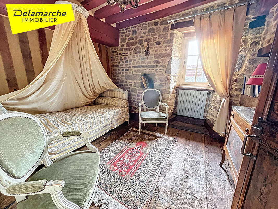 Maison à SAINT-AUBIN-DE-TERREGATTE