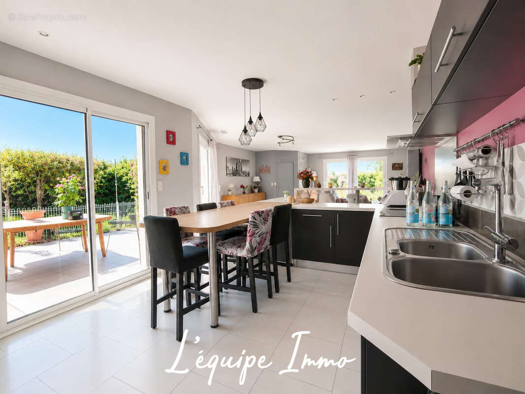 Maison familiale 200m2 avec piscine garage et terrain attenant - photo 3