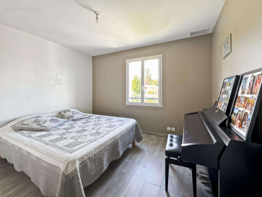 Maison à CHAMPCEVINEL