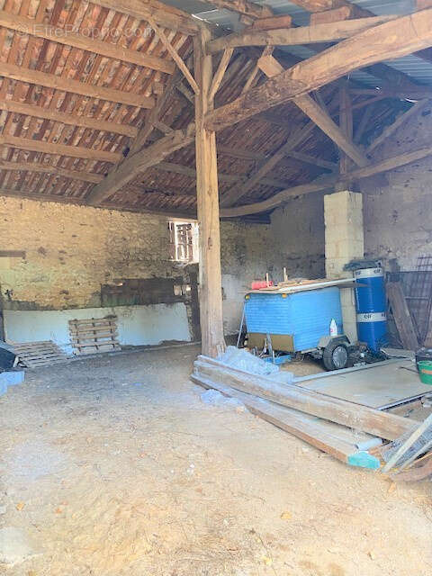Grange avec ancienne maison sur plus de 7000m2 de terrain avec bois - photo 4