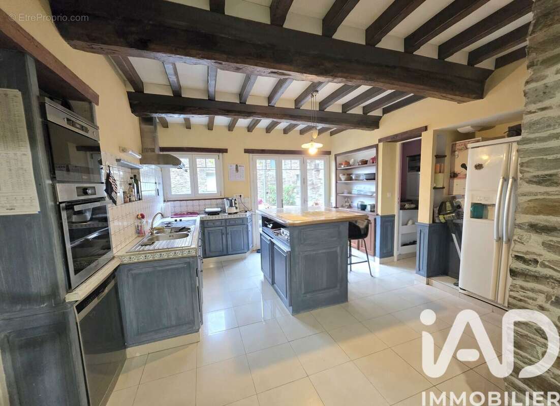 Maison 176 m² à La Barre-De-Semilly  - photo 6