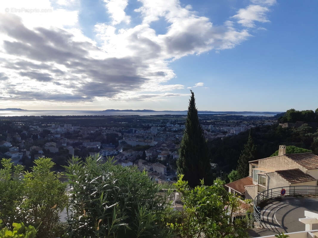 Appartement à HYERES