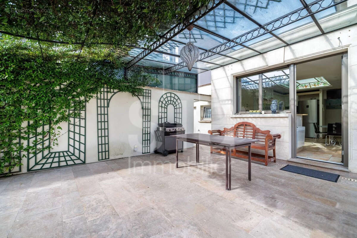 Maison à SAINT-MAUR-DES-FOSSES