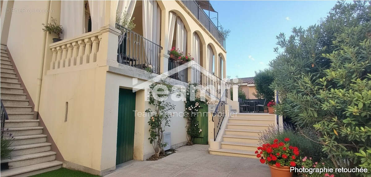 Appartement à REYNES