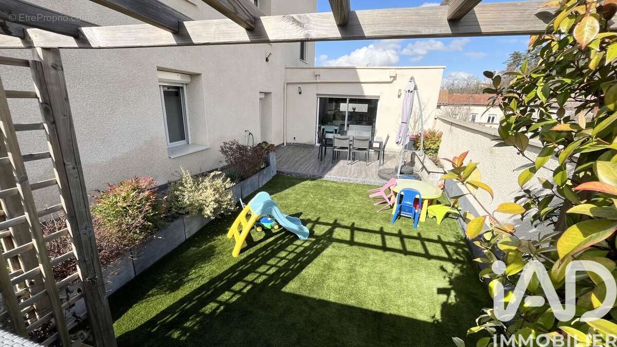 Photo 8 - Maison à LE CHAMBON-FEUGEROLLES