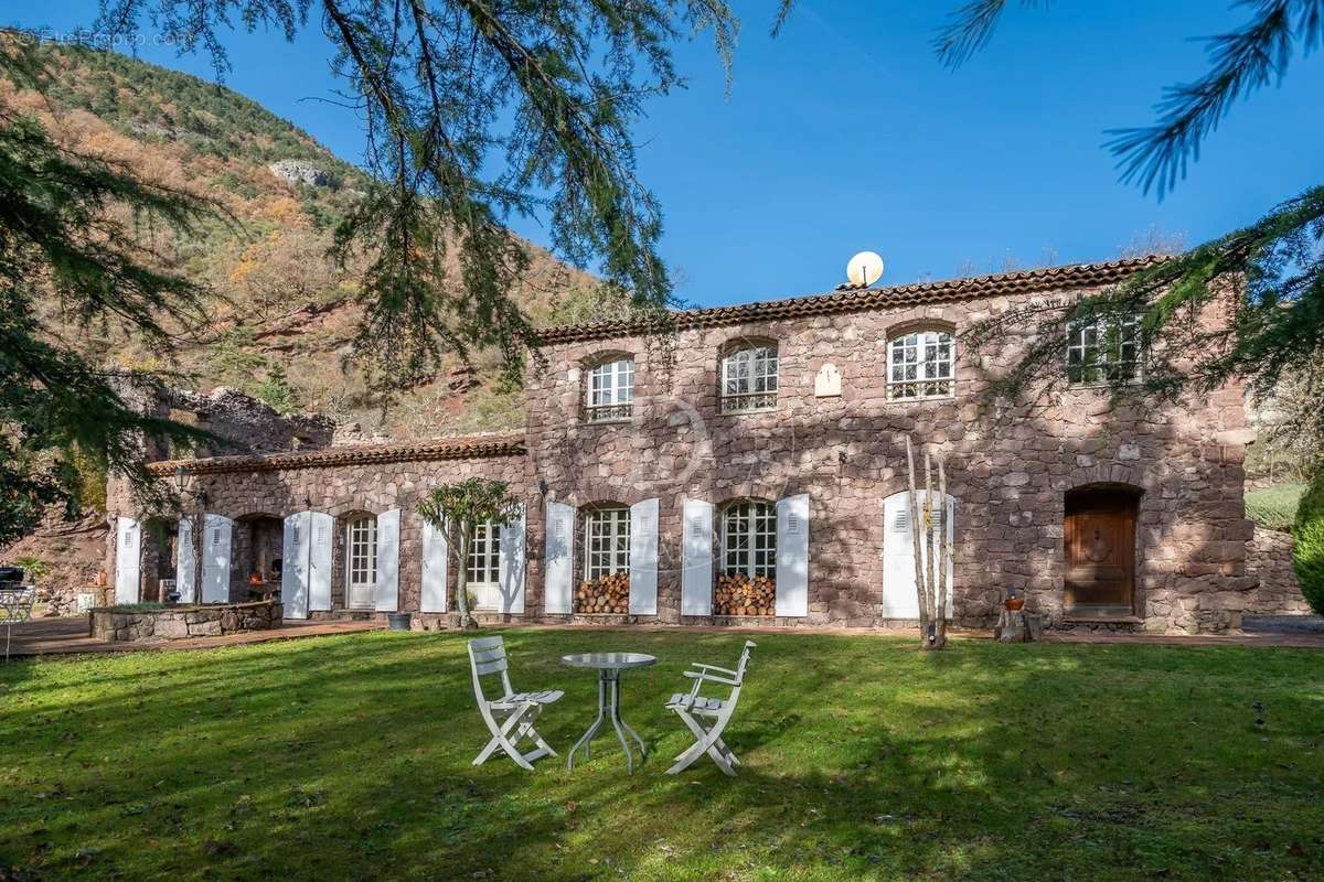 Maison à PUGET-THENIERS