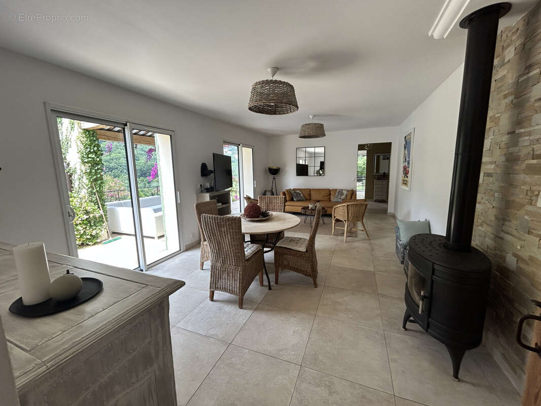 Maison à TOURRETTES-SUR-LOUP