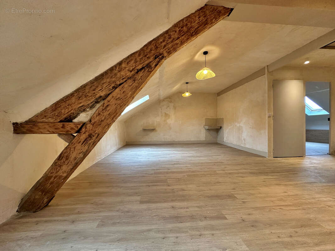 Appartement à LA TOUR-DU-PIN