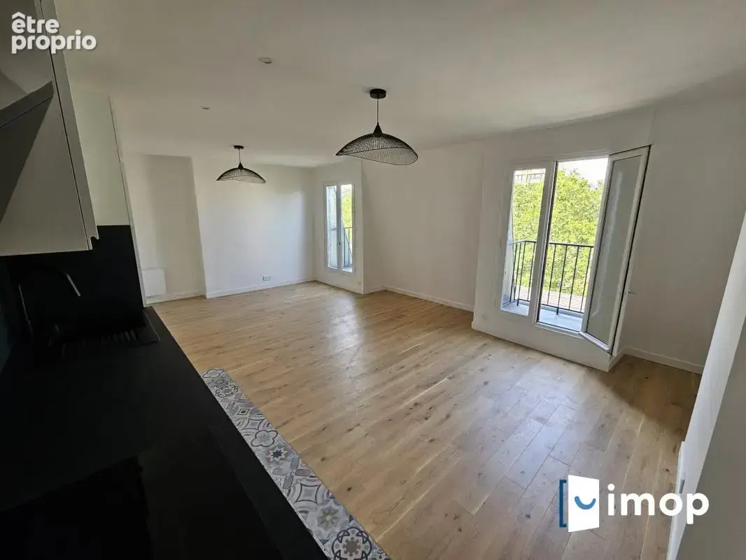 Dernier étage lumineux avec vue Sacré-Cœur – 3 pièces rénové à neuf, 53m² - photo 2