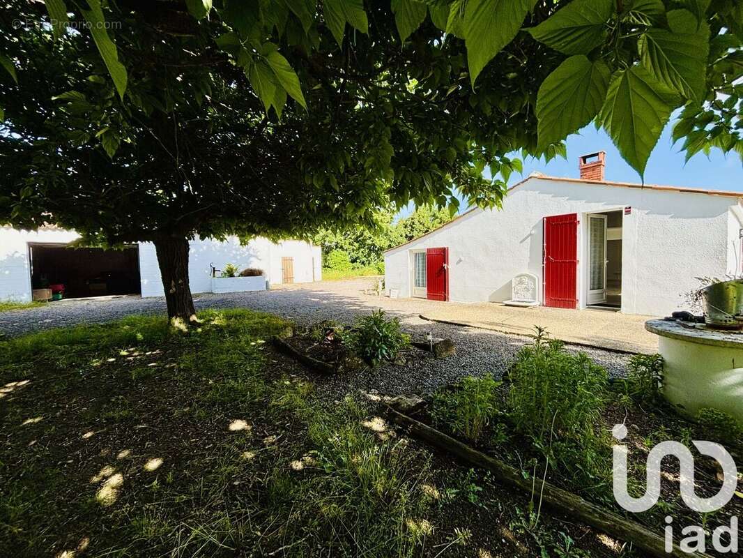 Photo 2 - Maison à CHAMPAGNE-LES-MARAIS