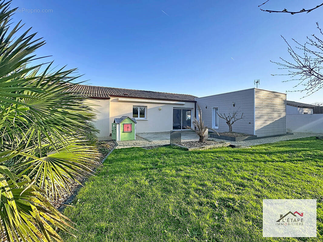 Maison à BEAULIEU-SOUS-LA-ROCHE