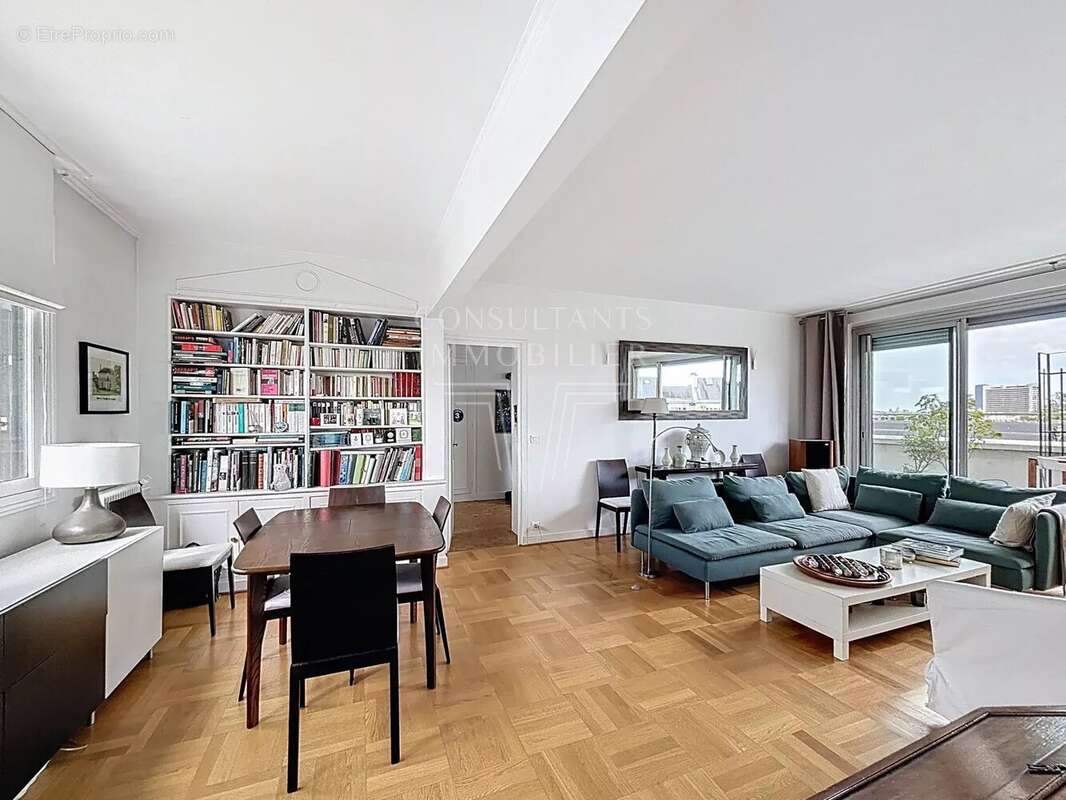 Appartement à PARIS-16E