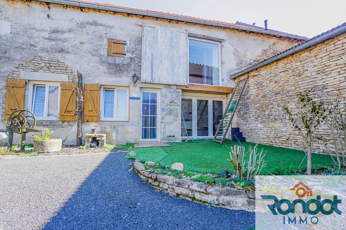 Maison à SACQUENAY