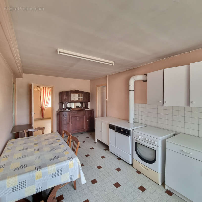 Longère sur 1 329 m2 de terrain clos ! - photo 6