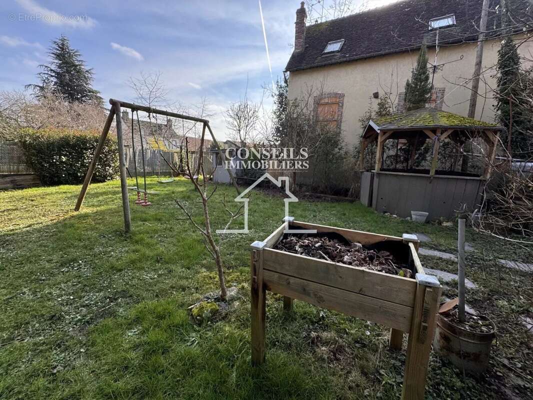 Maison à SAINT-JULIEN-DU-SAULT