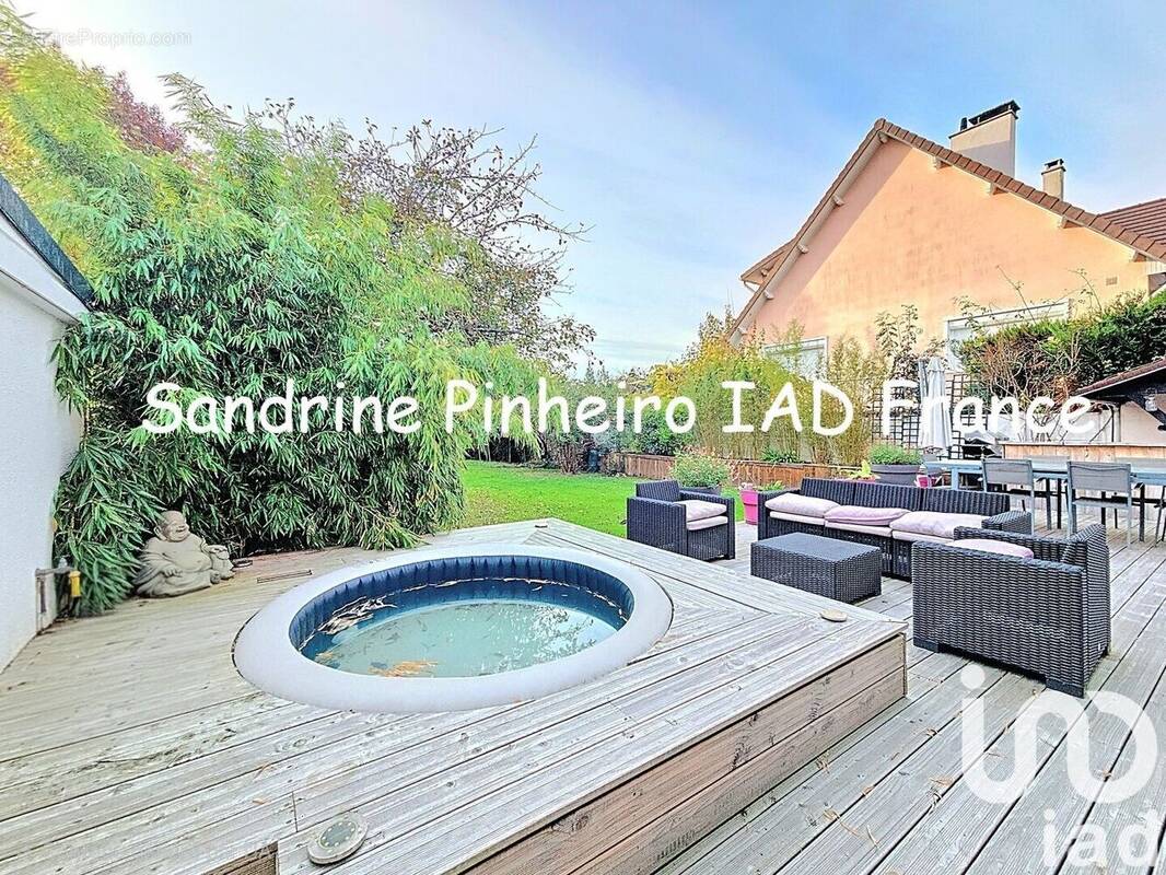 Photo 1 - Maison à BURES-SUR-YVETTE