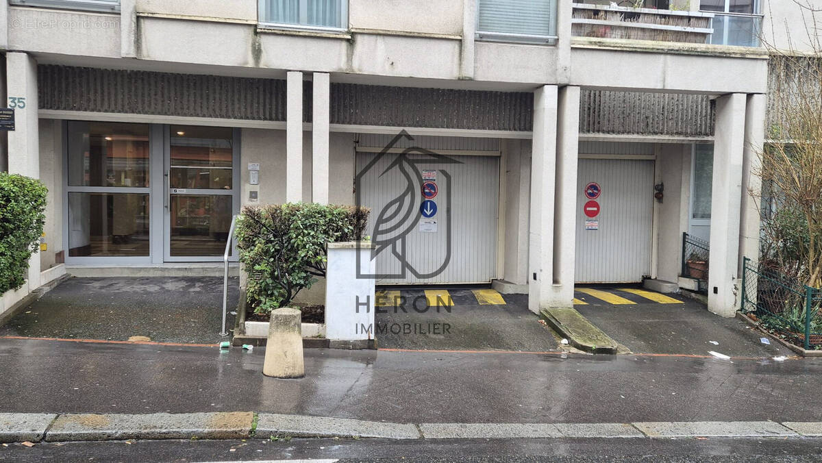 Parking à PARIS-19E