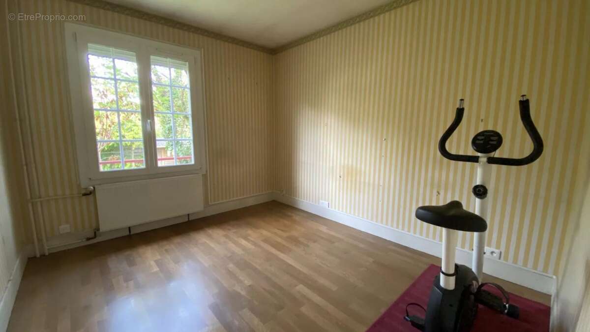 Maison à LES CLAYES-SOUS-BOIS