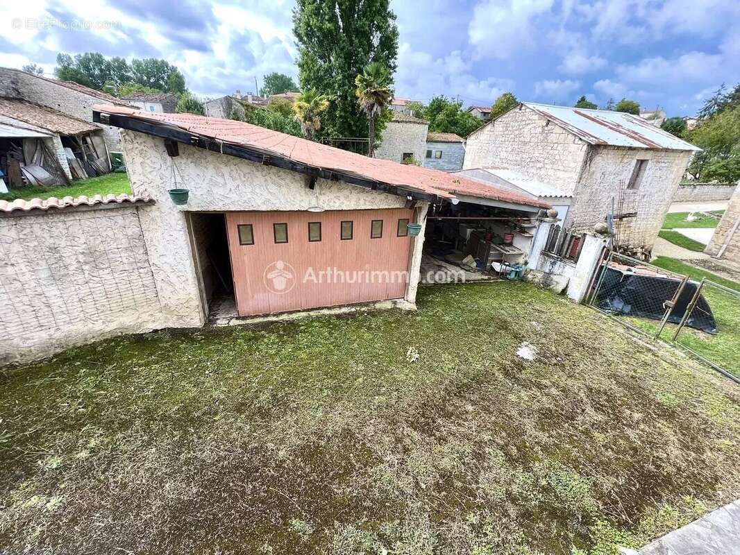 Maison à SAINT-SEVERIN-SUR-BOUTONNE