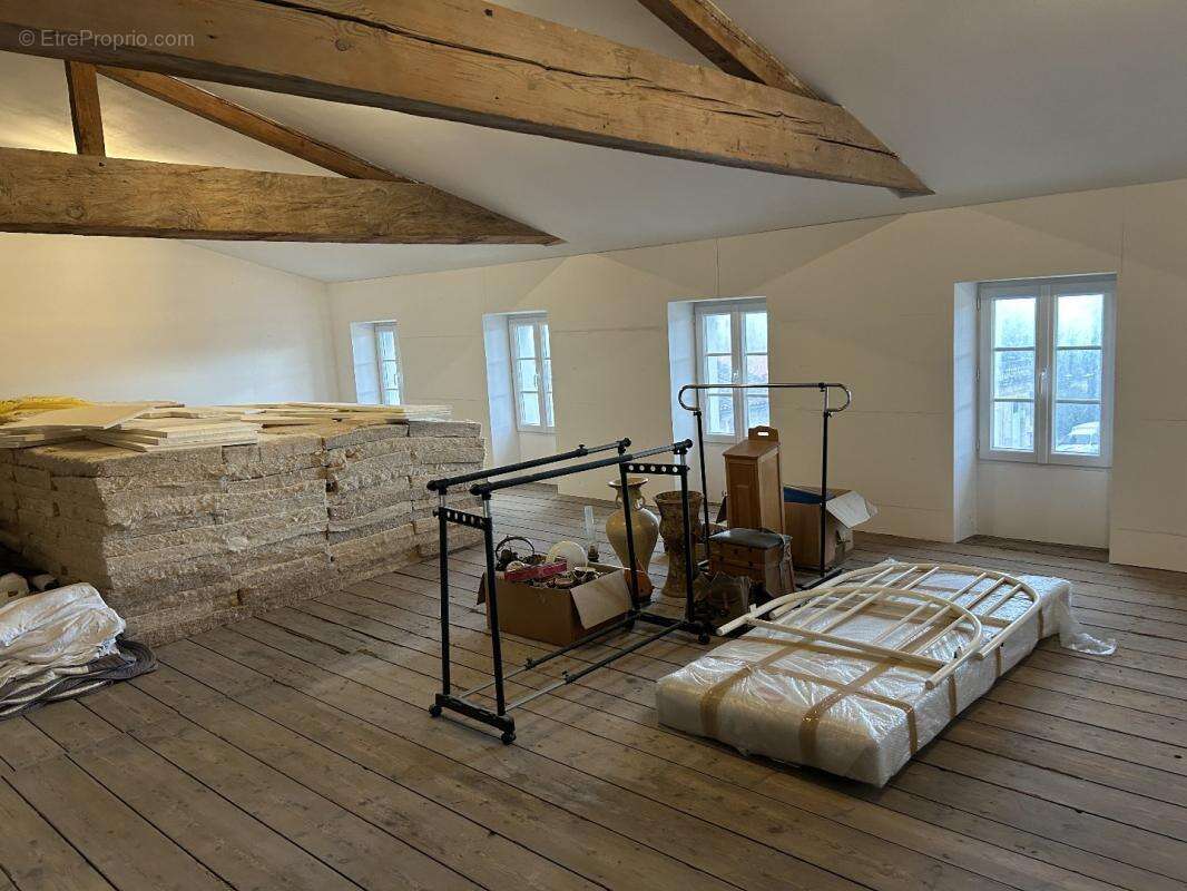 Maison à SAINT-JEAN-D'ANGELY