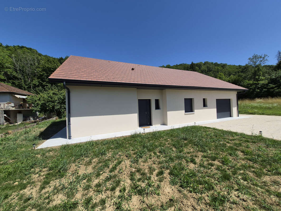 Maison à CHAZEY-BONS